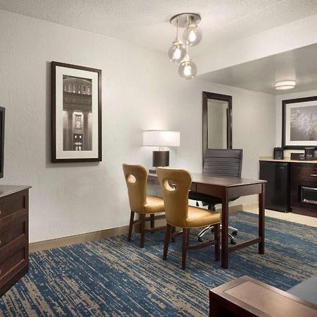 Embassy Suites By Hilton Columbus Bagian luar foto