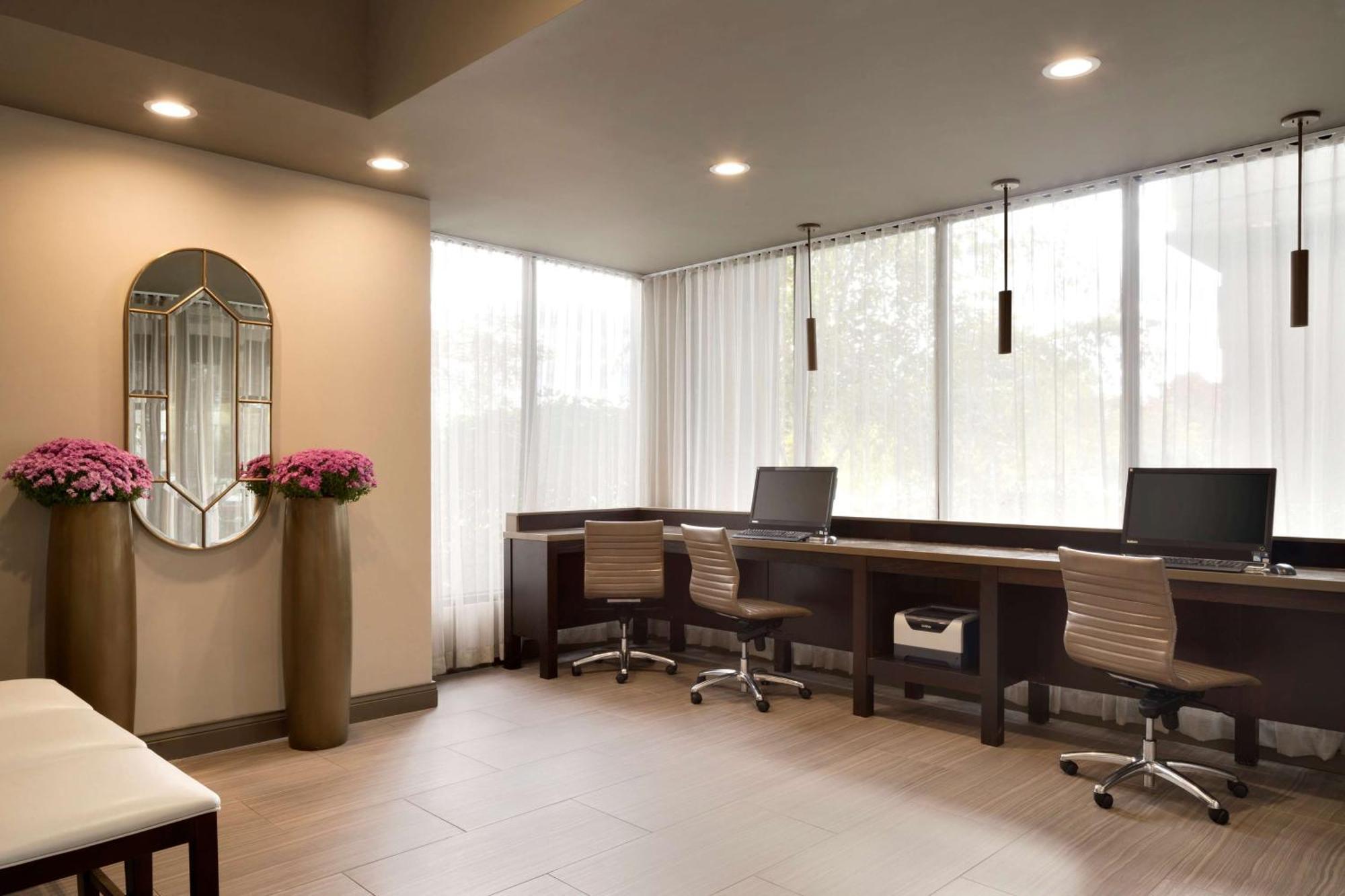 Embassy Suites By Hilton Columbus Bagian luar foto