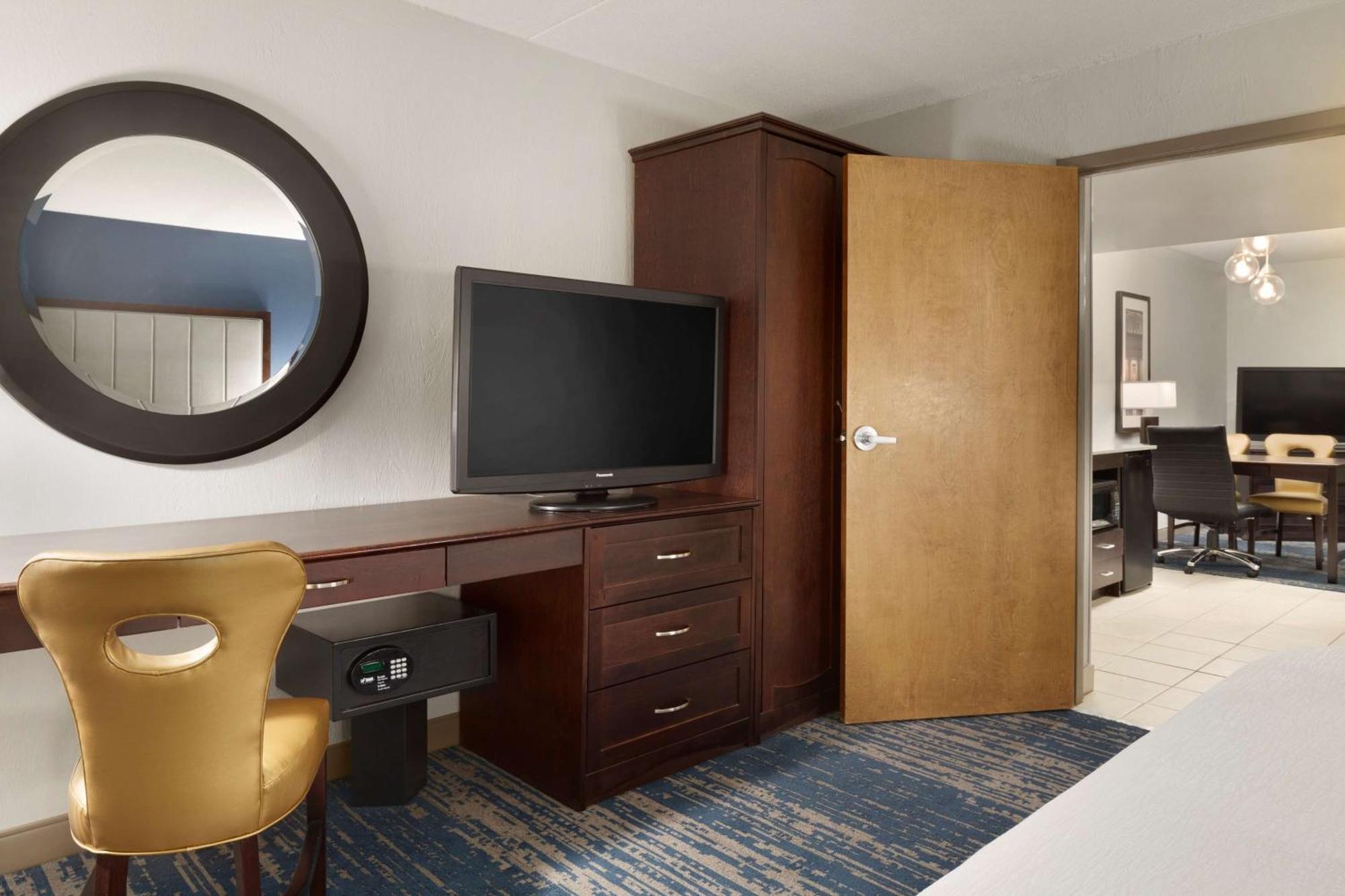 Embassy Suites By Hilton Columbus Bagian luar foto