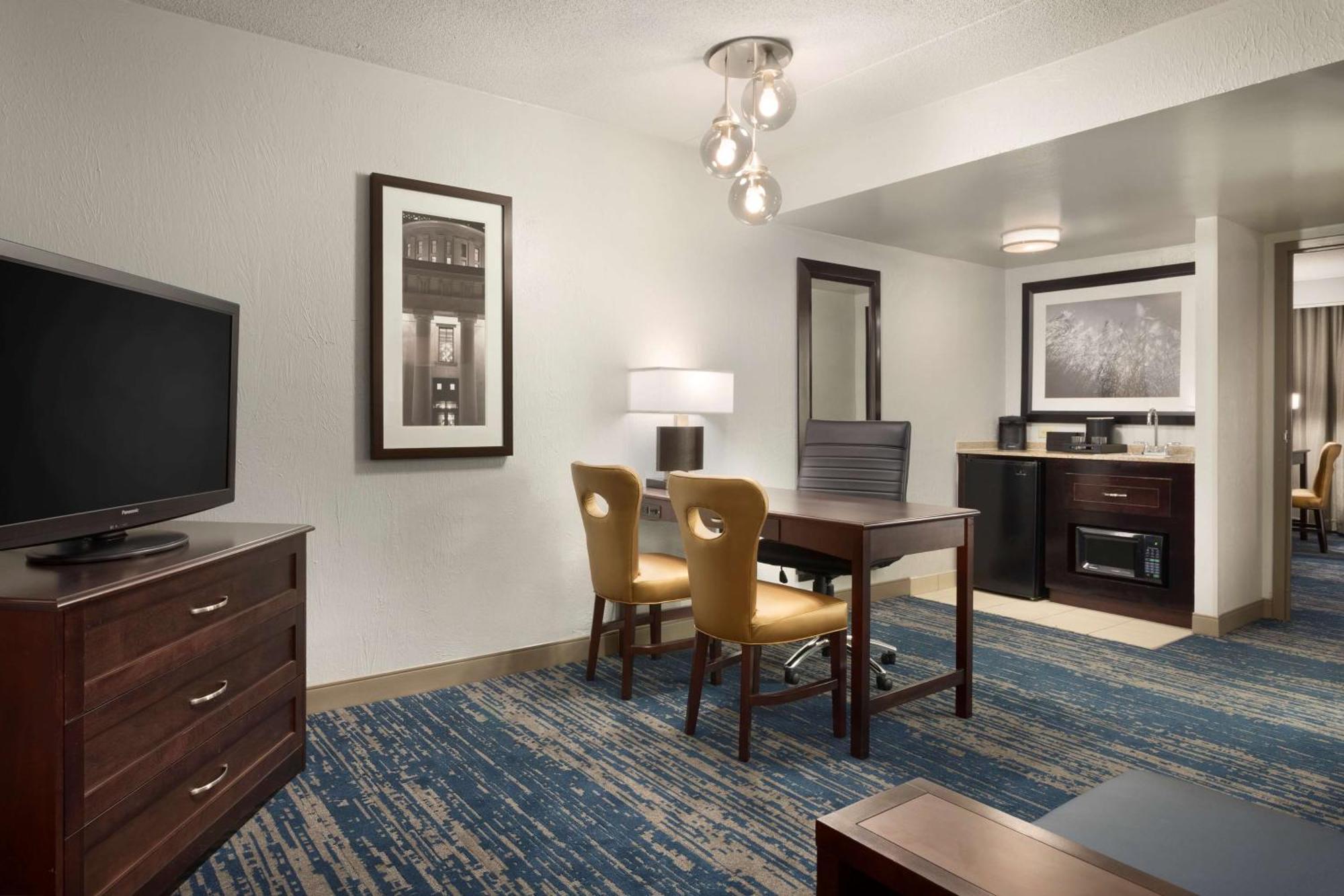 Embassy Suites By Hilton Columbus Bagian luar foto