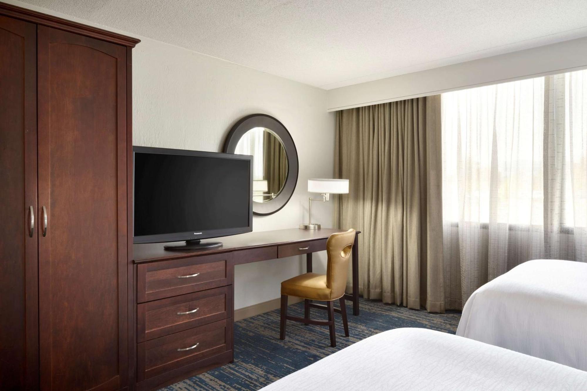 Embassy Suites By Hilton Columbus Bagian luar foto