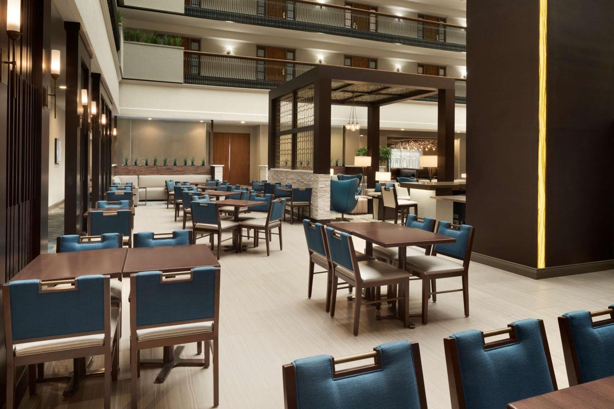 Embassy Suites By Hilton Columbus Bagian luar foto