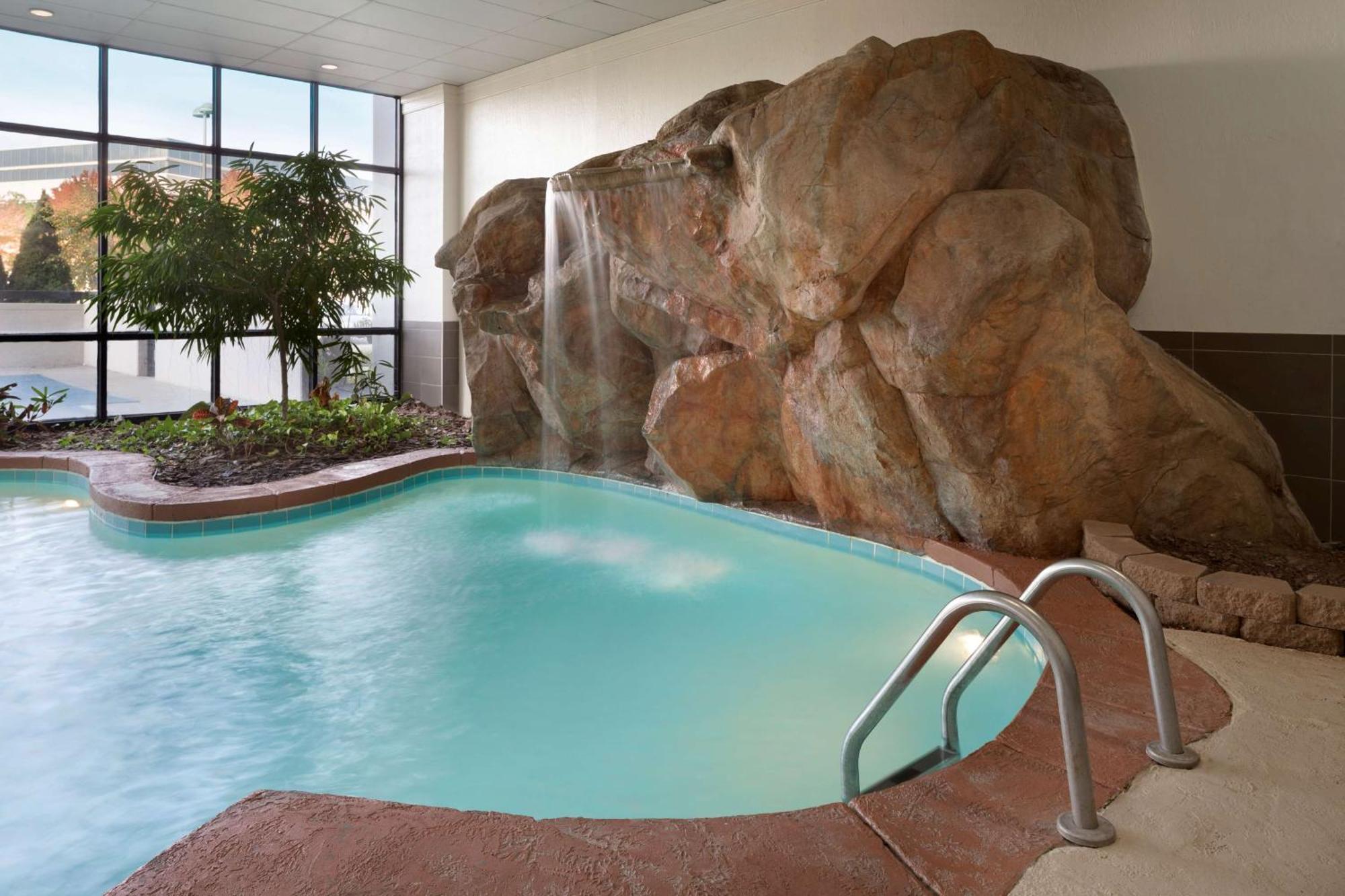 Embassy Suites By Hilton Columbus Bagian luar foto