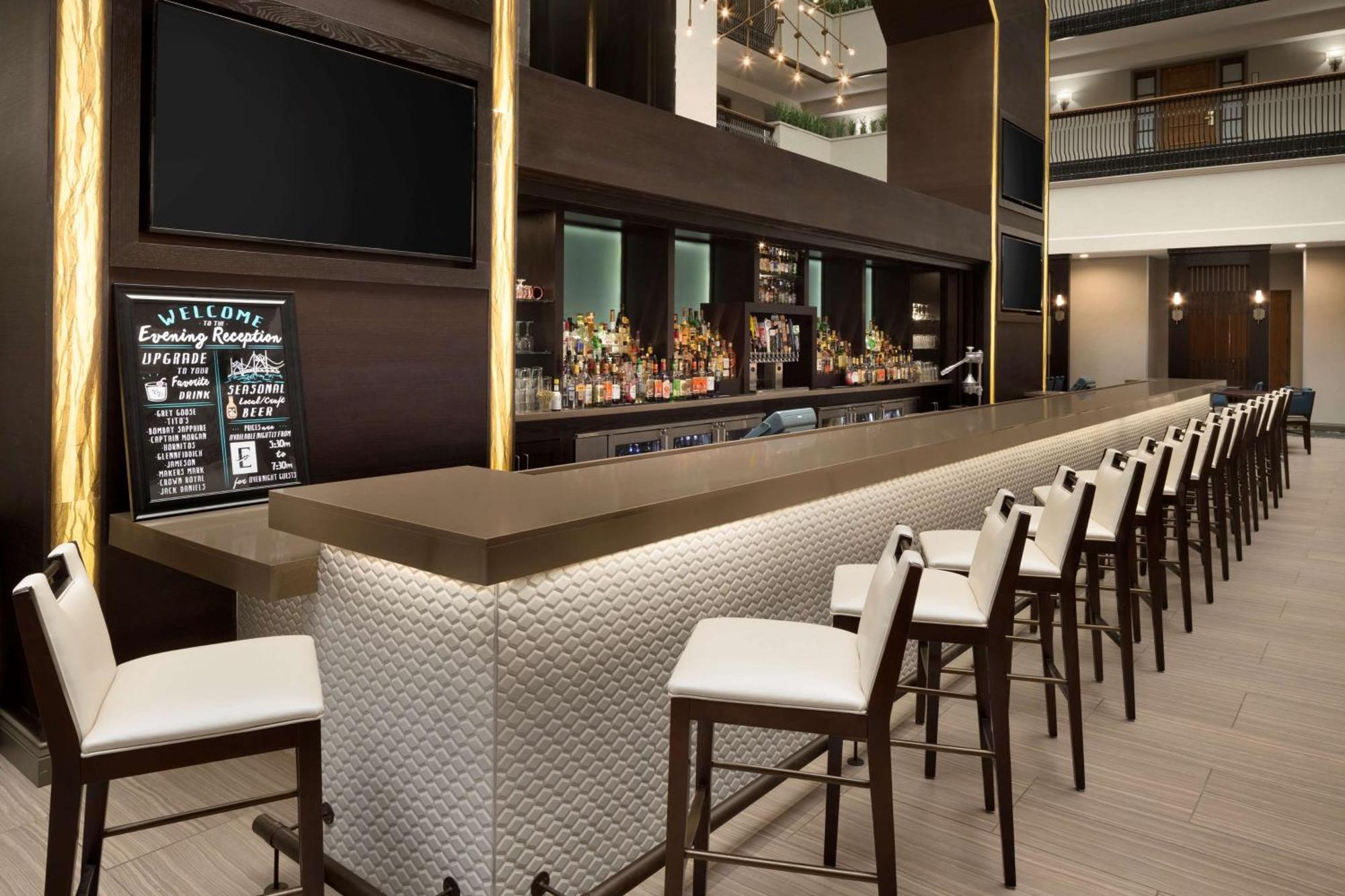 Embassy Suites By Hilton Columbus Bagian luar foto