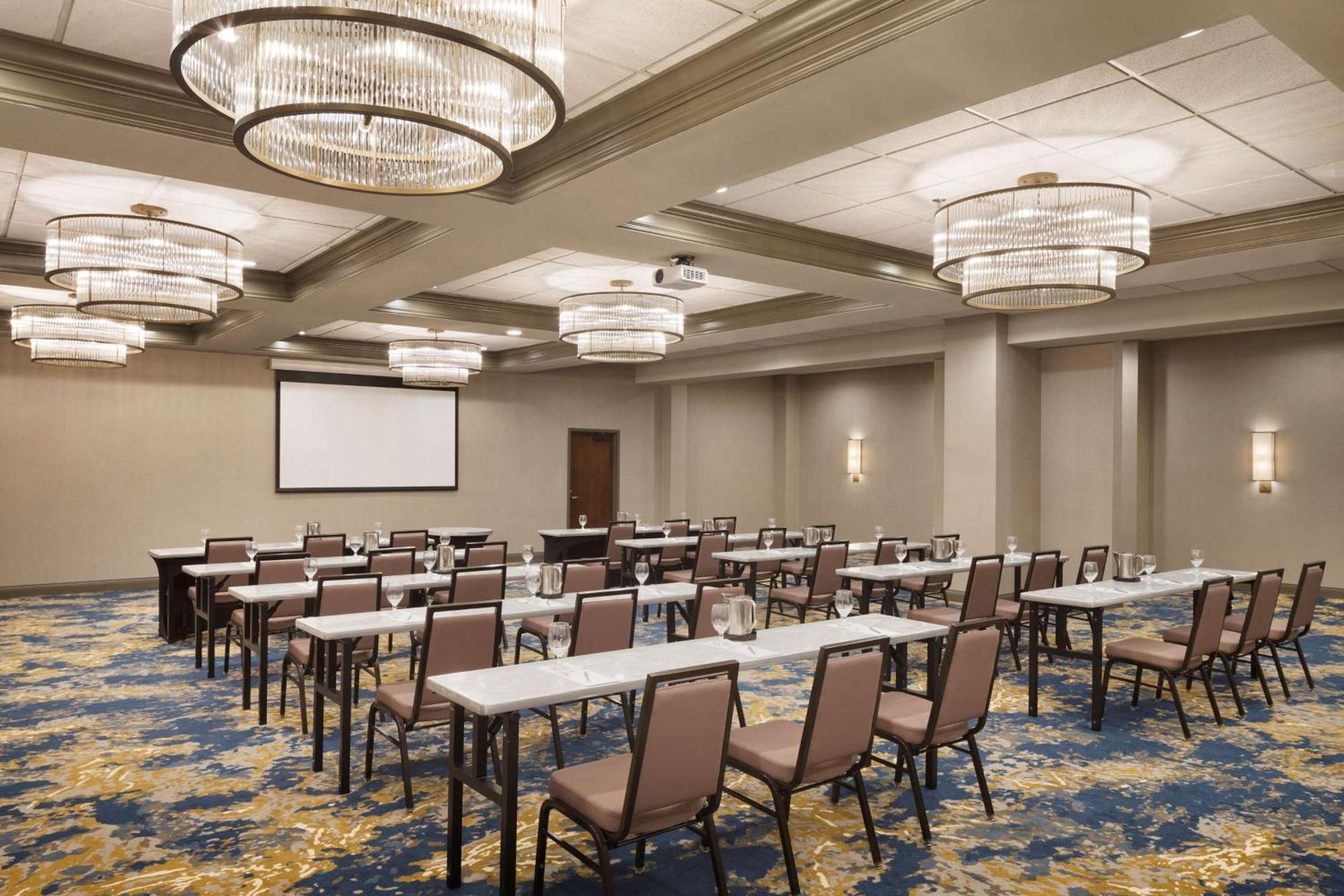 Embassy Suites By Hilton Columbus Bagian luar foto