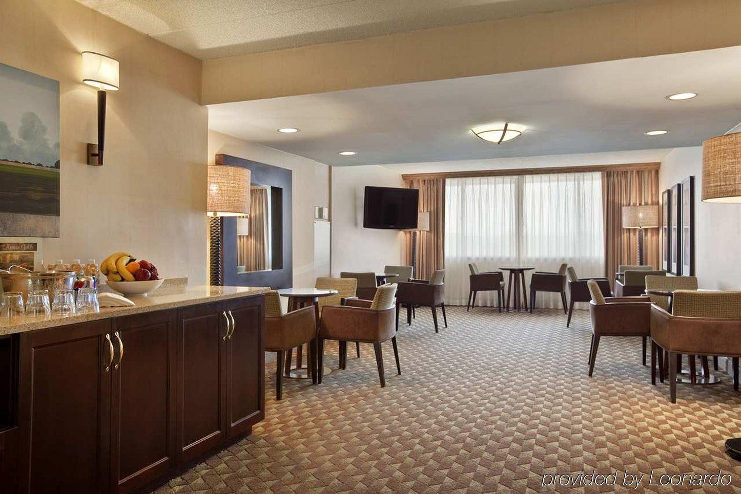 Embassy Suites By Hilton Columbus Restoran foto